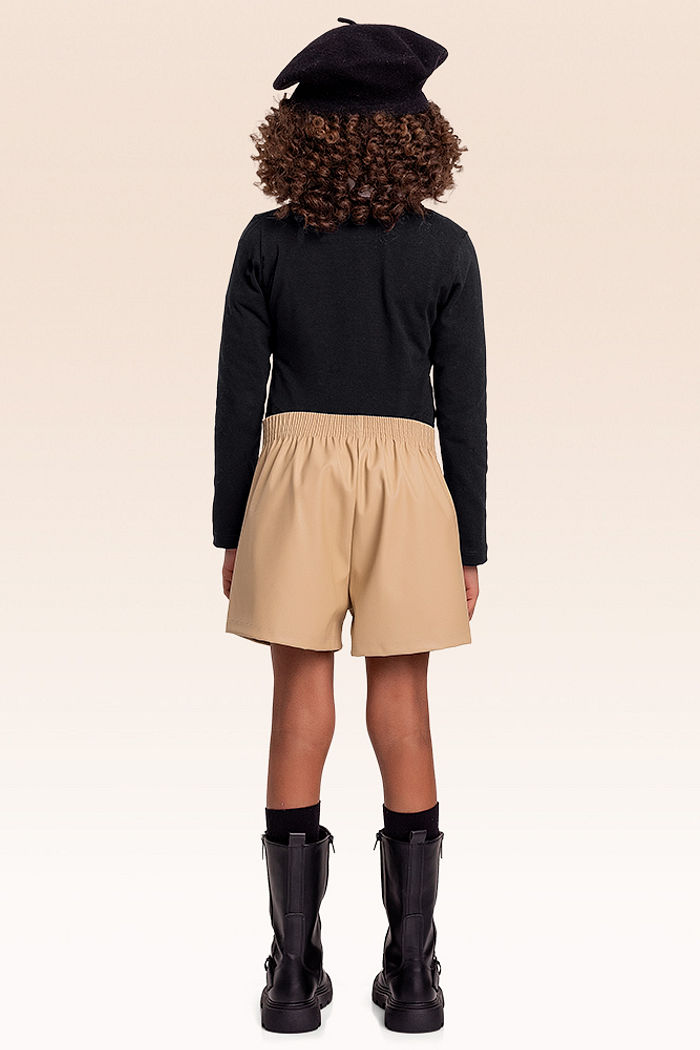 Conjunto blusa manga longa e shorts