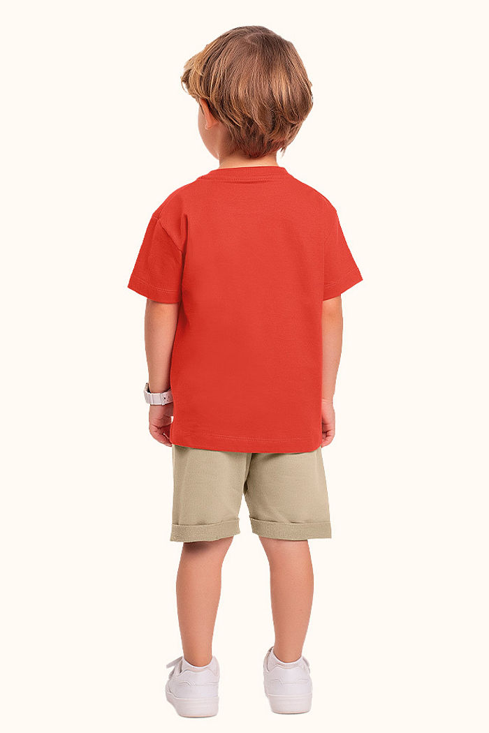 Conjunto camiseta em meia malha e bermuda em moletinho com barra dobrada