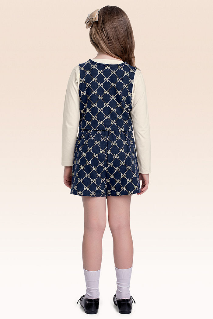 Conjunto blusa manga longa, shorts saia