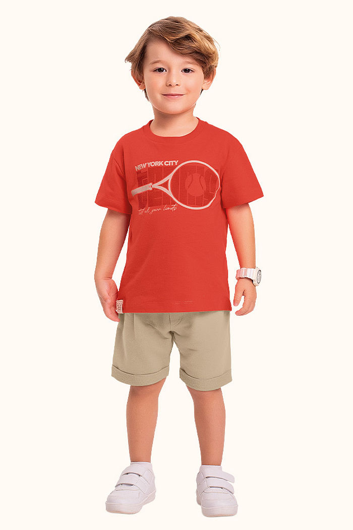 Conjunto camiseta em meia malha e bermuda em moletinho com barra dobrada