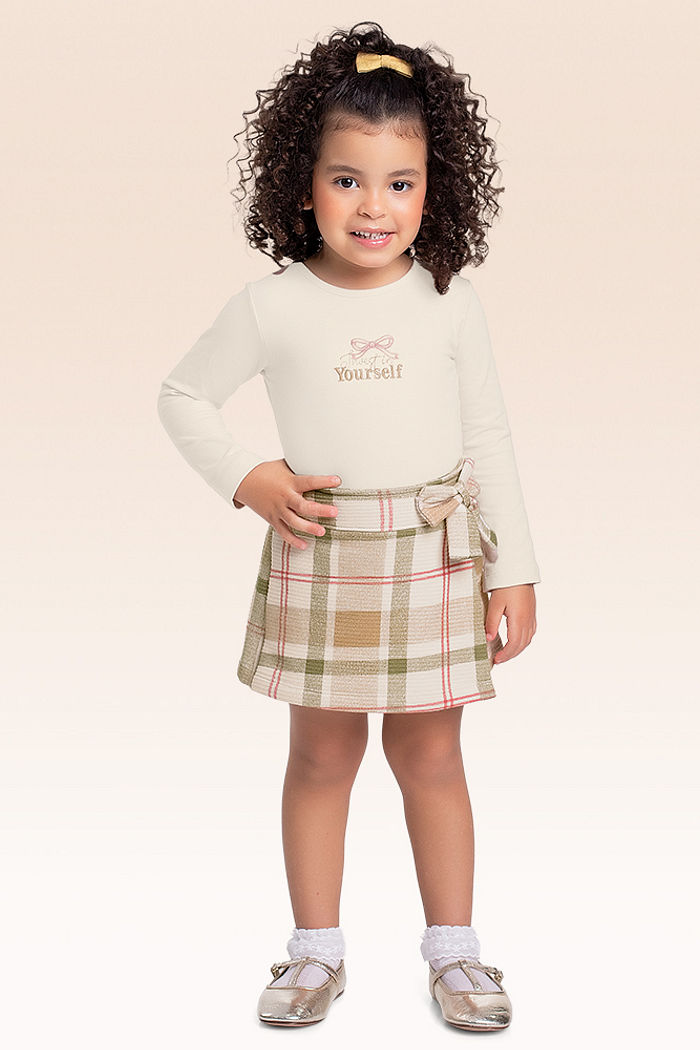 Conjunto blusa manga longa e shorts saia