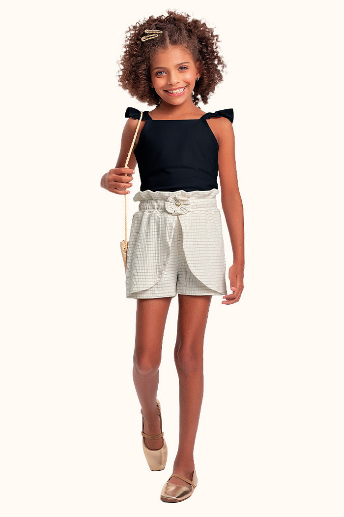 Conjunto blusa em cotton leve e short em ribana lurex com aviamento decorativo