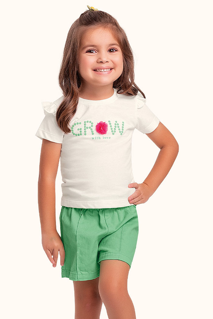 Conjunto blusa em meia malha e short em sarja com aplique decorativo