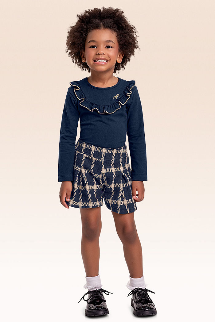 Conjunto blusa manga longa e shorts