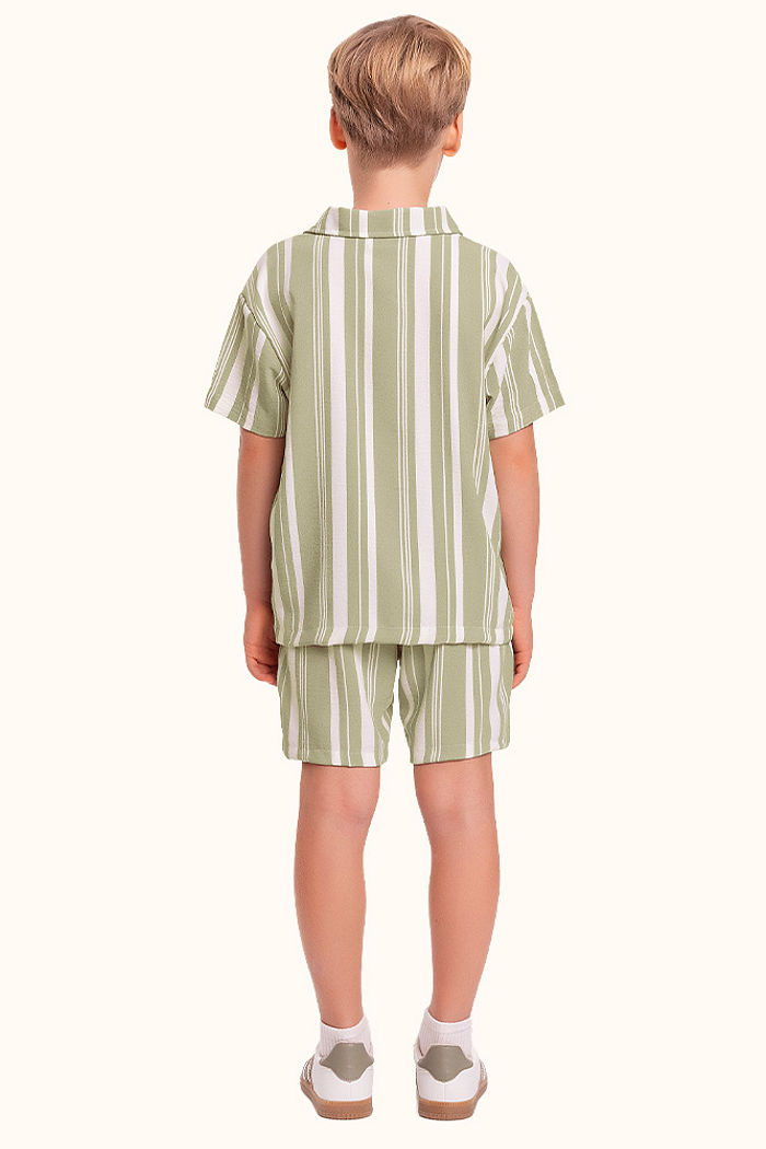 Conjunto camisa e bermuda em tecido air flow listrado
