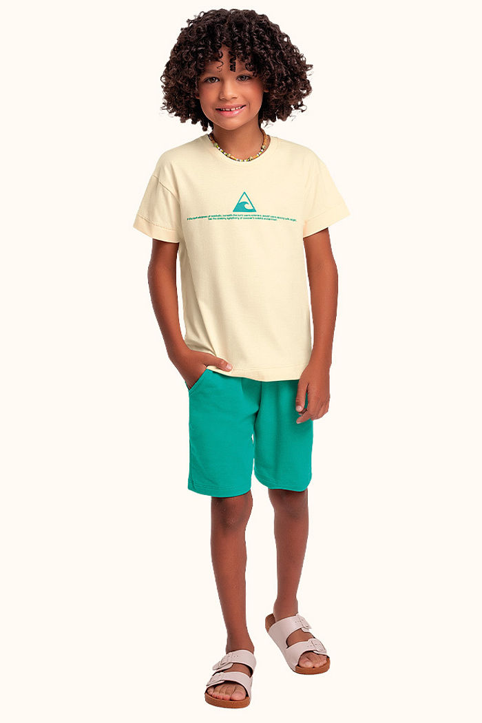 Conjunto camiseta em meia malha e bermuda em moletinho onda