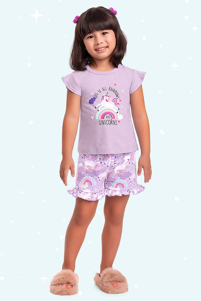 Conjunto pijama blusa e short unicórnio com tinta que brilha no escuro