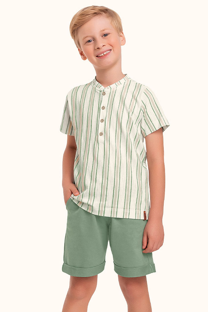 Conjunto camisa gola padre em meia malha  com bordado e bermuda em moletinho listrada