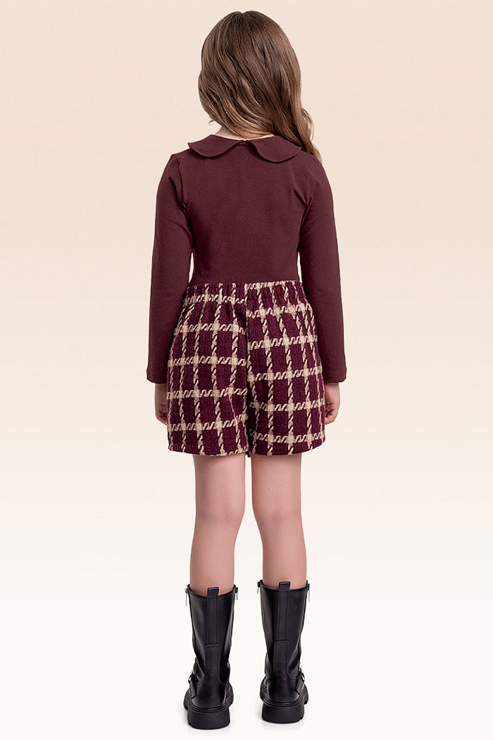 Conjunto blusa manga longa e shorts saia