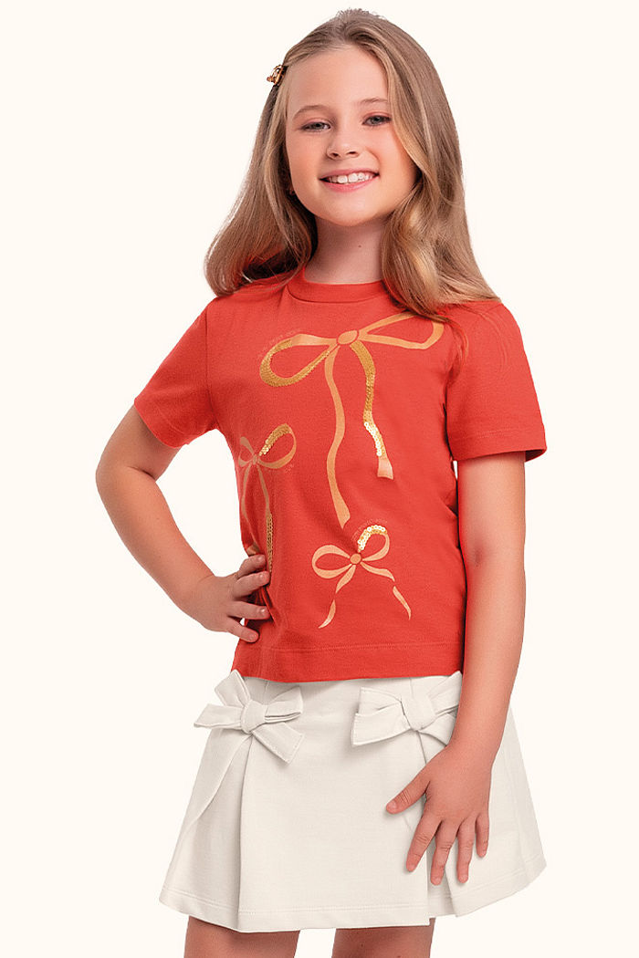 Blusa em meia malha com bordado em lantejoula