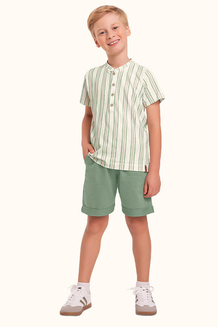 Conjunto camisa gola padre em meia malha  com bordado e bermuda em moletinho listrada