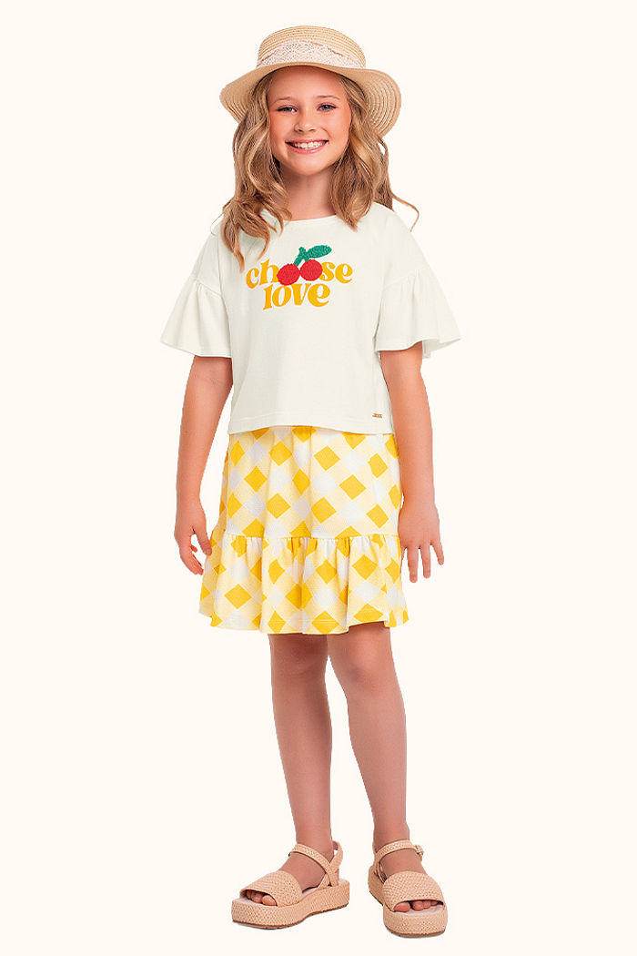 Conjunto blusa em meia malha e short saia em malha favo com bordado