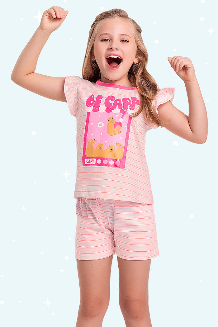 Conjunto pijama infantil blusa e short estampa capivara com pom pom