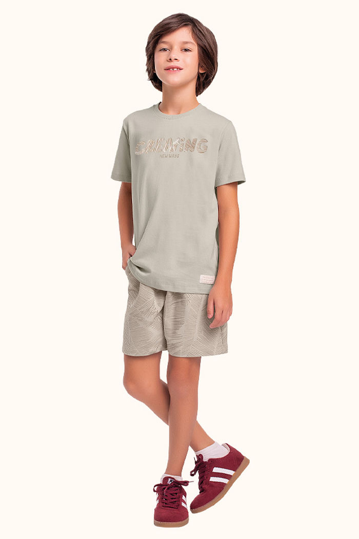 Conjunto camiseta em meia malha e bermuda em moletinho folhas