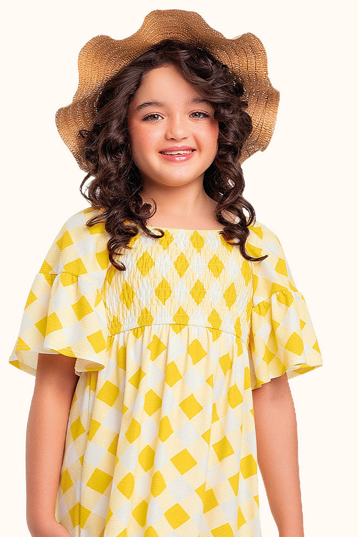 Vestido em malha favo com lastex e detalhe em renda