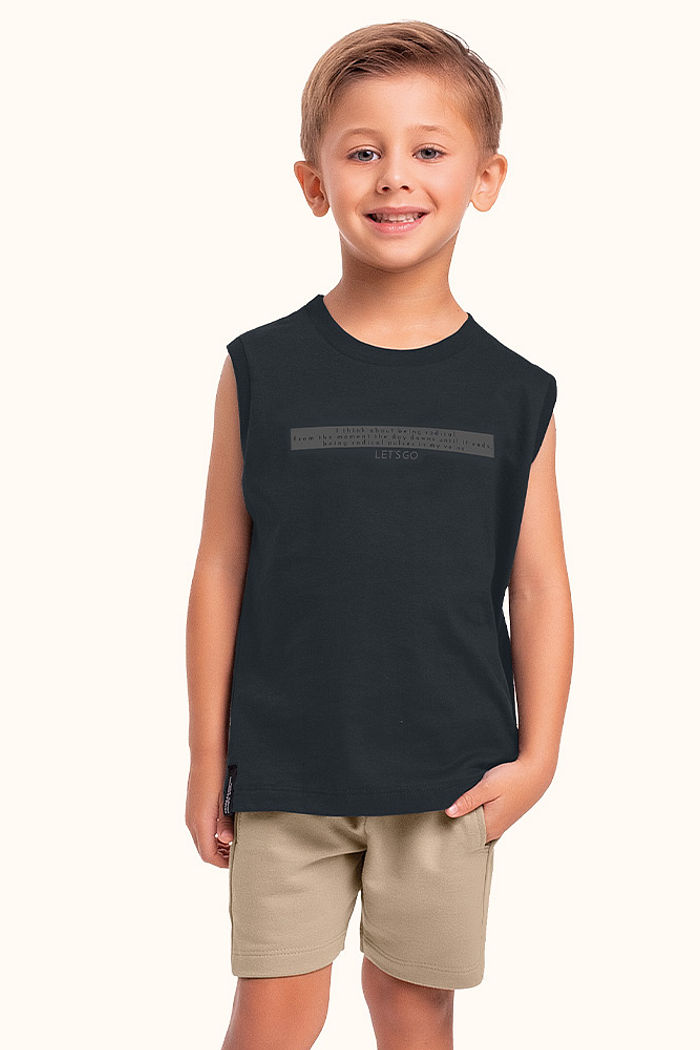 Conjunto regata em meia malha e bermuda em moletinho com bolso funcional