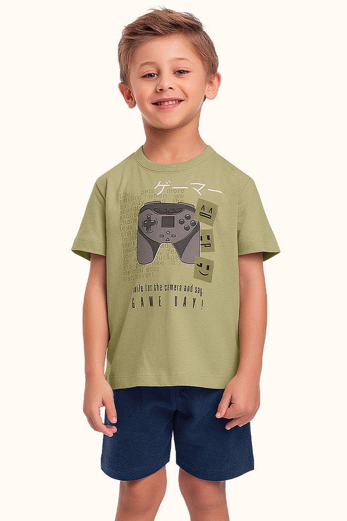 Conjunto camiseta em meia malha e bermuda em moletinho gamer