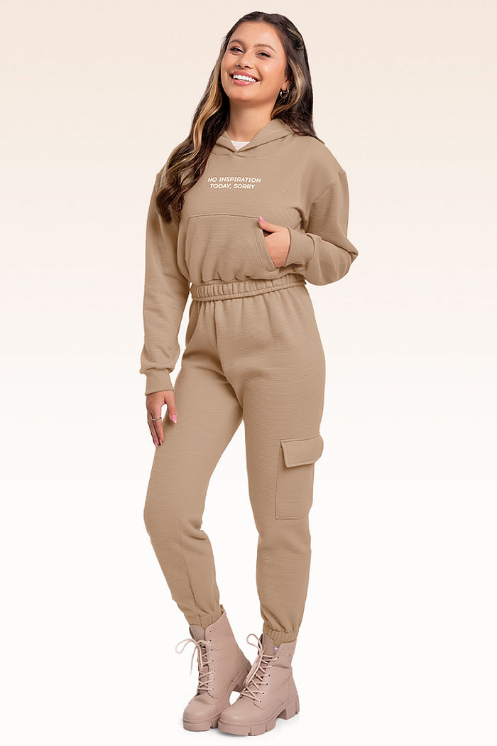 Conjunto blusão com capuz e calça em mol