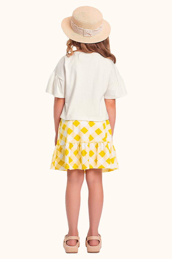 Conjunto blusa em meia malha e short saia em malha favo com bordado