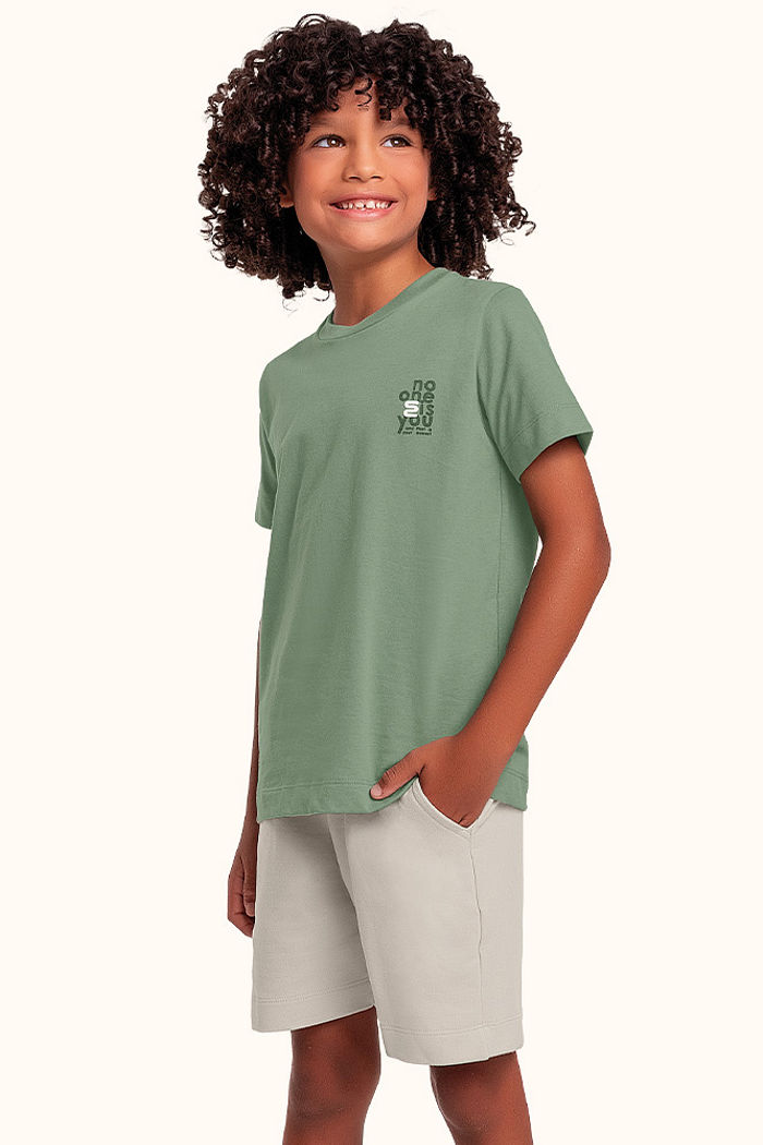 Conjunto camisa em meia malha e bermuda em moletinho