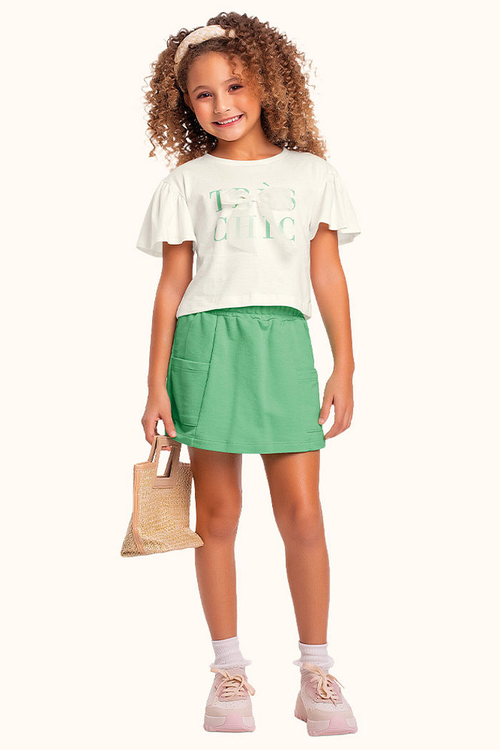 Conjunto blusa em meia malha e short saia em moletinho com laço de tule