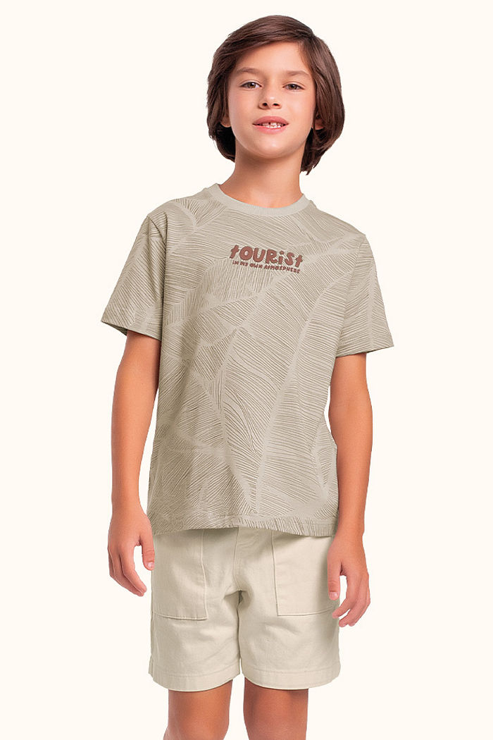 Camiseta em meia malha com relevo em 3d