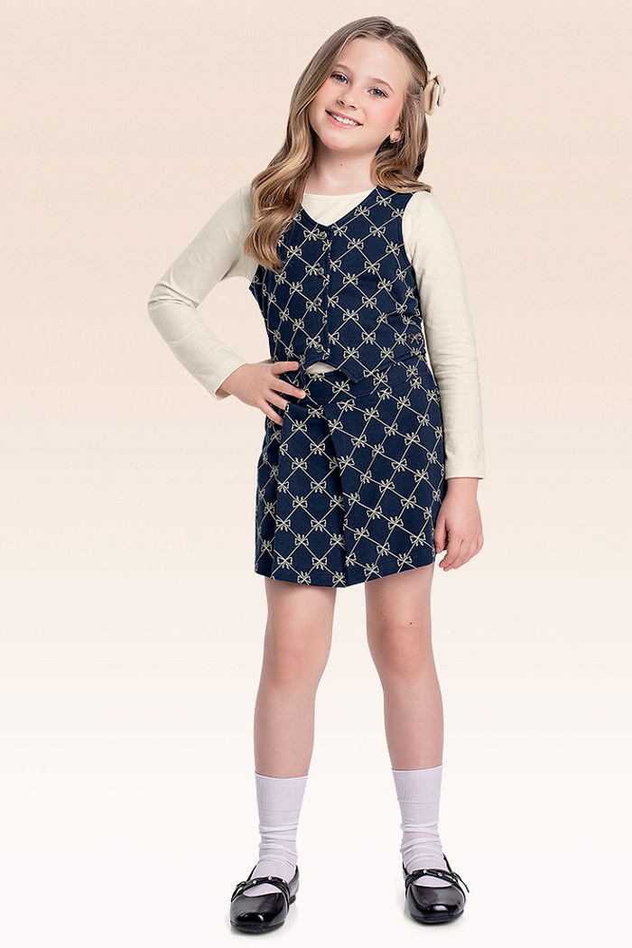 Conjunto blusa manga longa, shorts saia