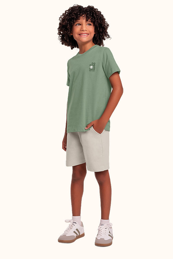 Conjunto camisa em meia malha e bermuda em moletinho