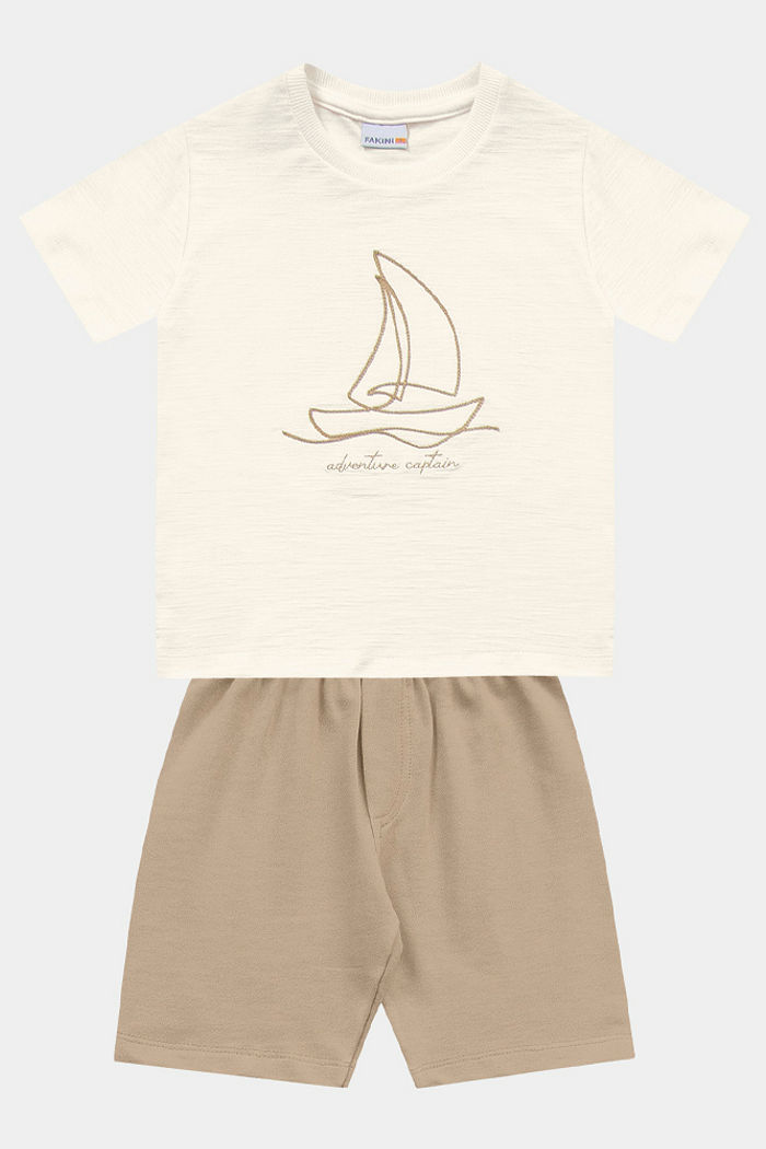 Conjunto camiseta bordada de barco à vela em malha flamê e bermuda moletinho