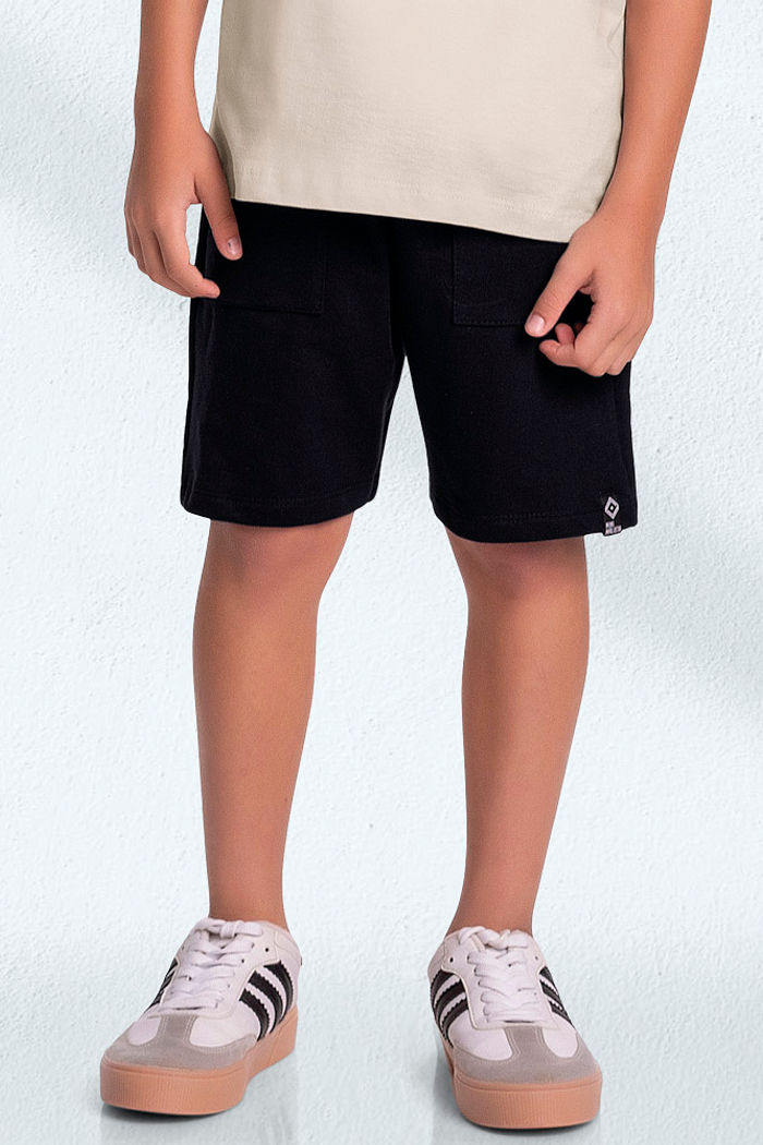 Bermuda em moletinho com bolso e cadarço decorativo