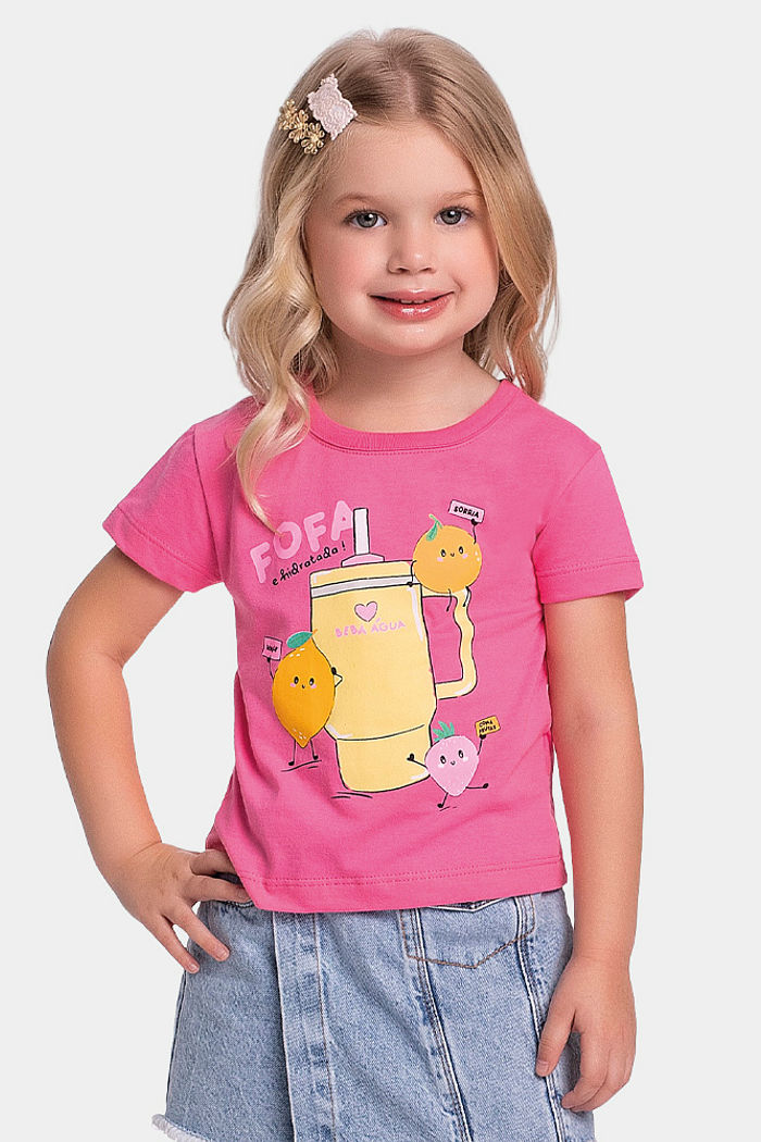 Blusa fofa de frutas e copo