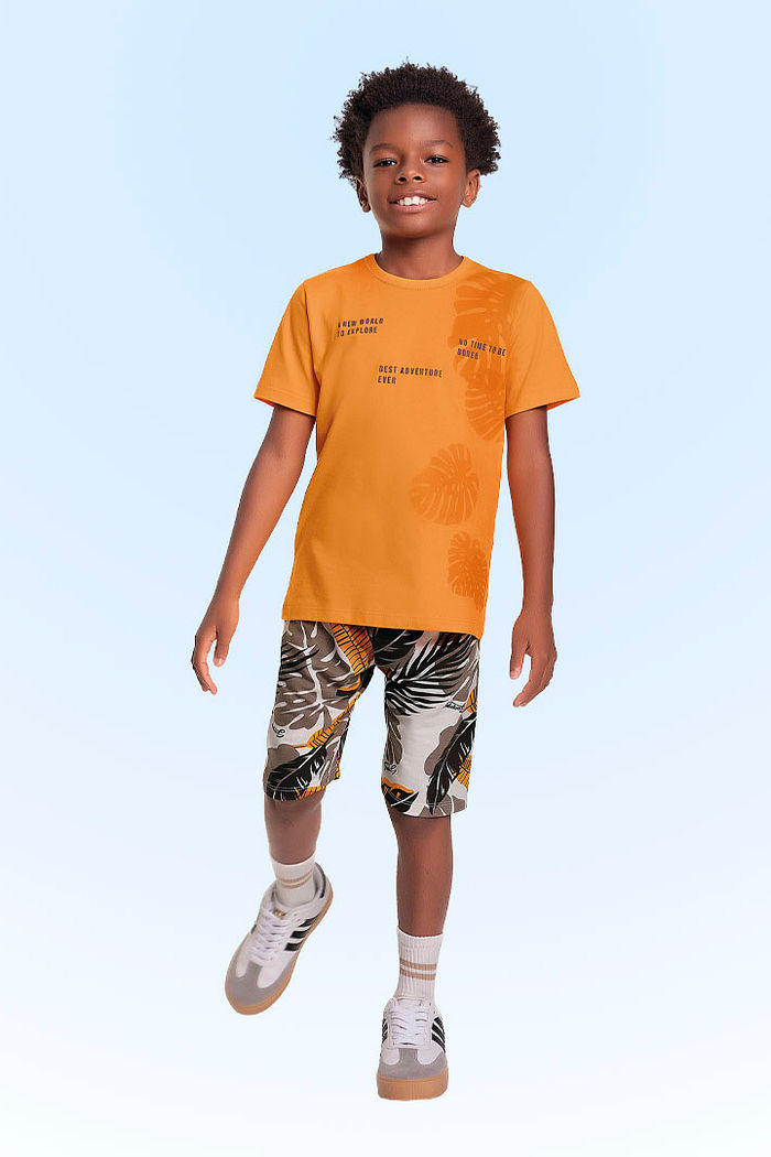 Conjunto camiseta em meia malha e bermuda em moletinho