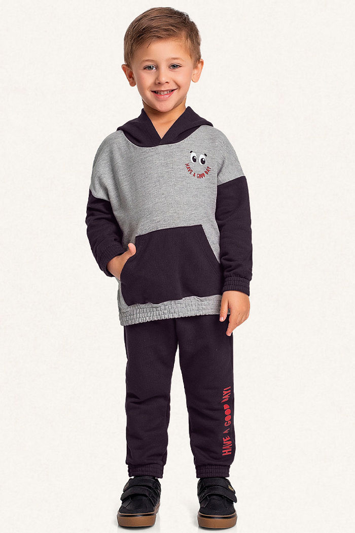 Conjunto blusão com capuz e calça em moletom