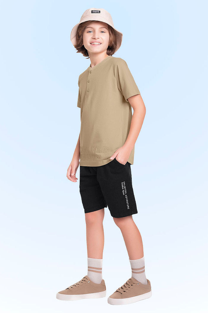 Conjunto camiseta em meia malha e bermuda em sarja queen