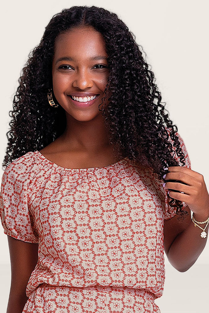 Blusa em tecido bordado viscose flor