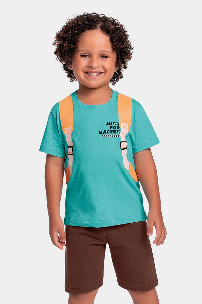 Conjunto camiseta estampa de mochila e bermuda em moletinho