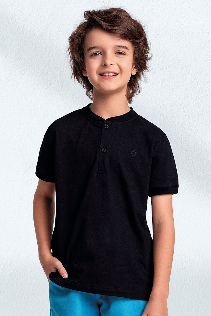 Camisa gola padre com abertura por botão