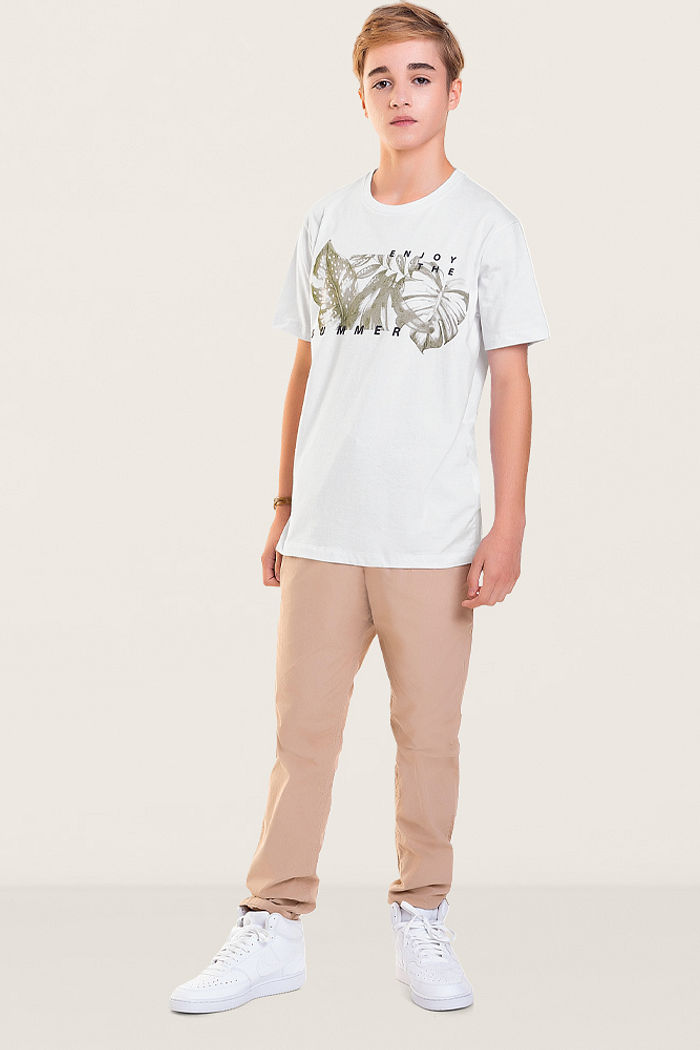 Camiseta em meia malha com tecido em relevo