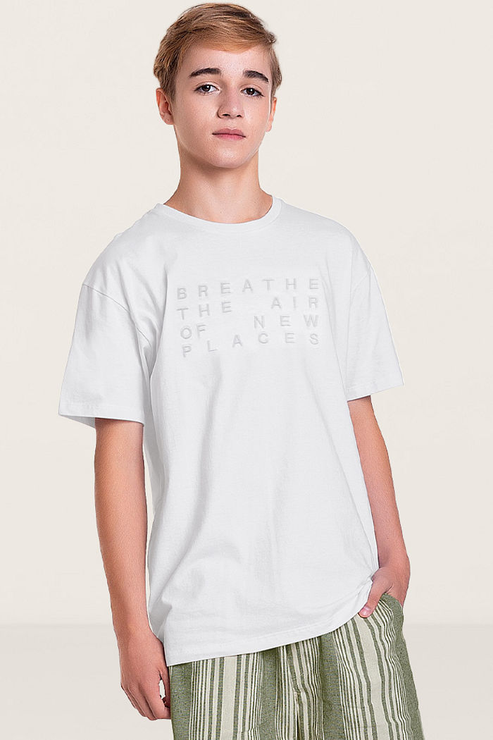 Conjunto camiseta breathe the air e short listrado