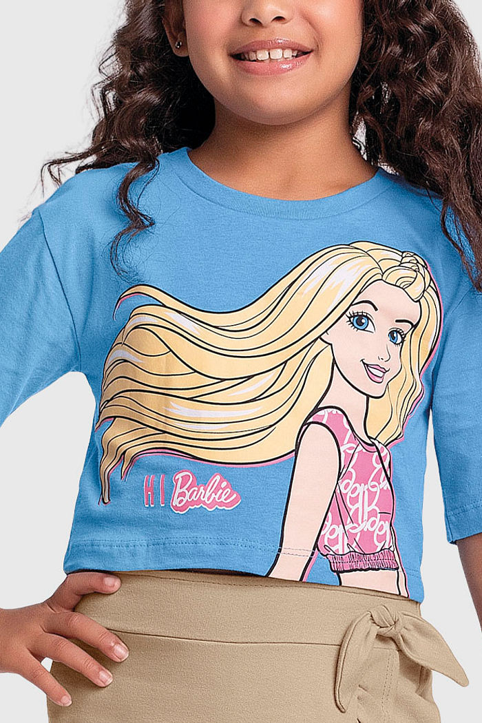Conjunto blusa cropped da Barbie e short-saia em moletinho