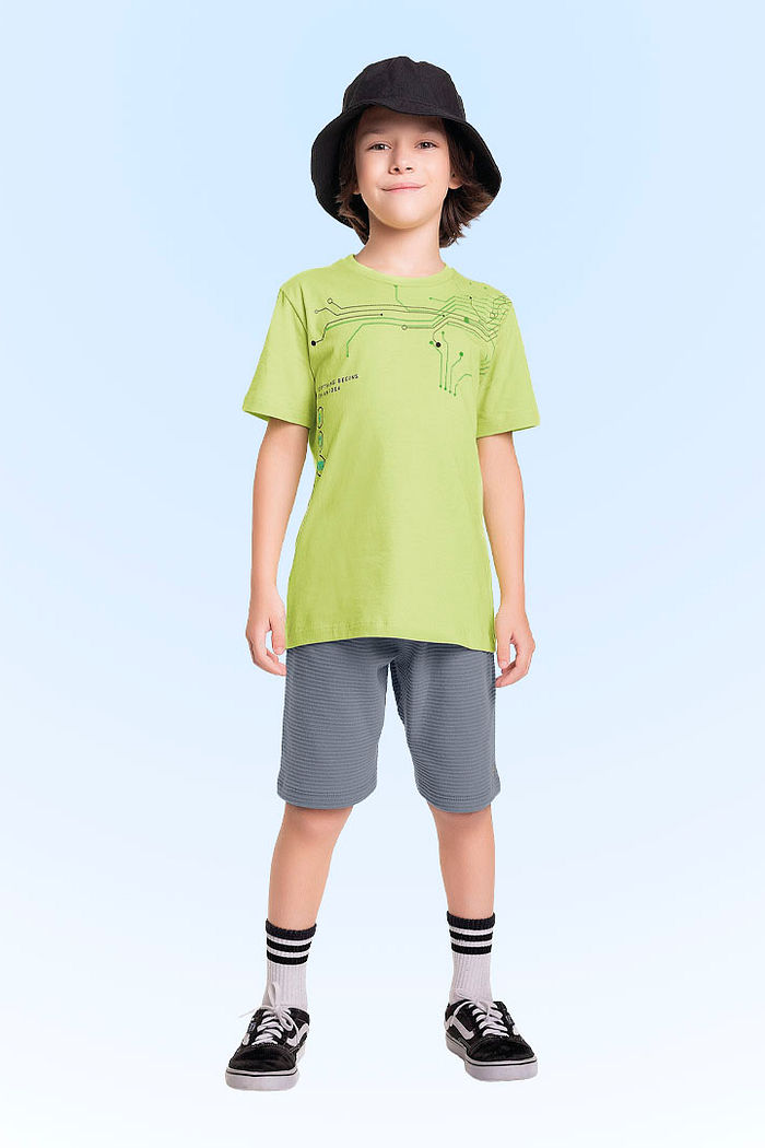 Conjunto camiseta em meia malha e bermuda em malha canelada