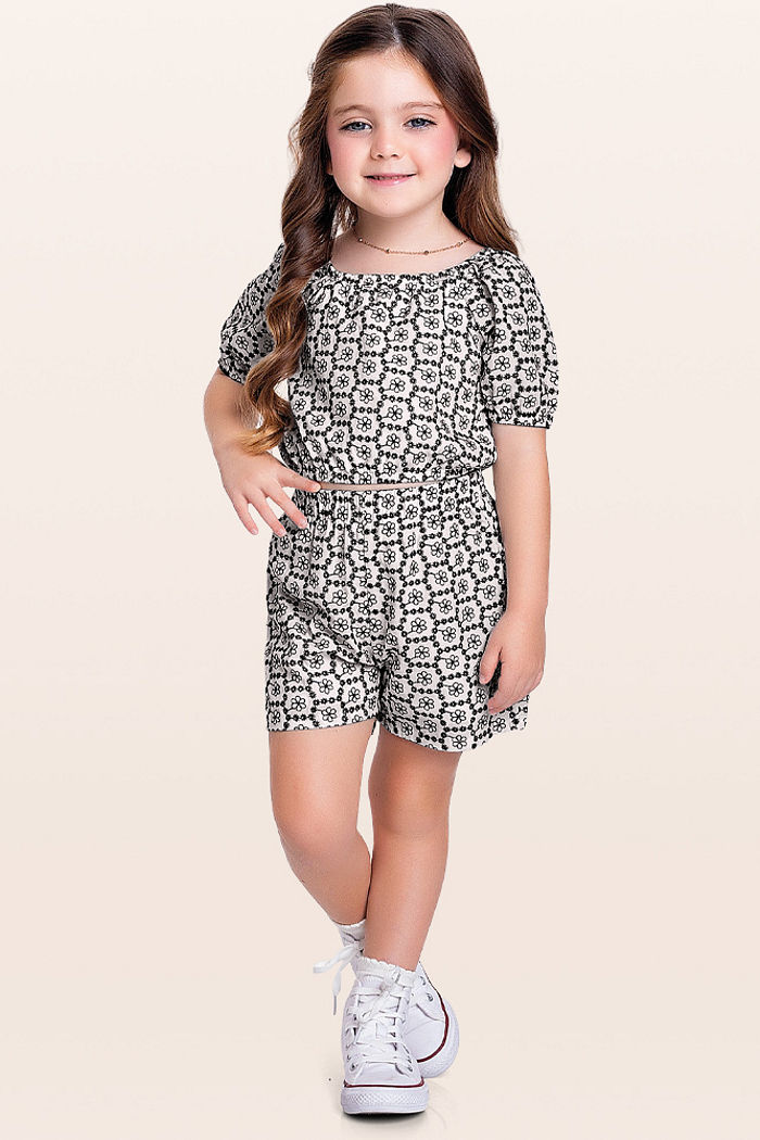 Conjunto blusa e short em tecido bordado flor