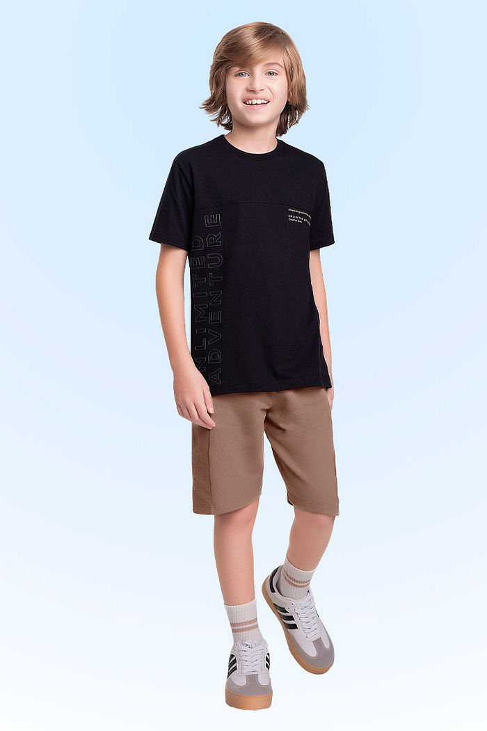 Conjunto camiseta em meia malha e bermuda em moletinho