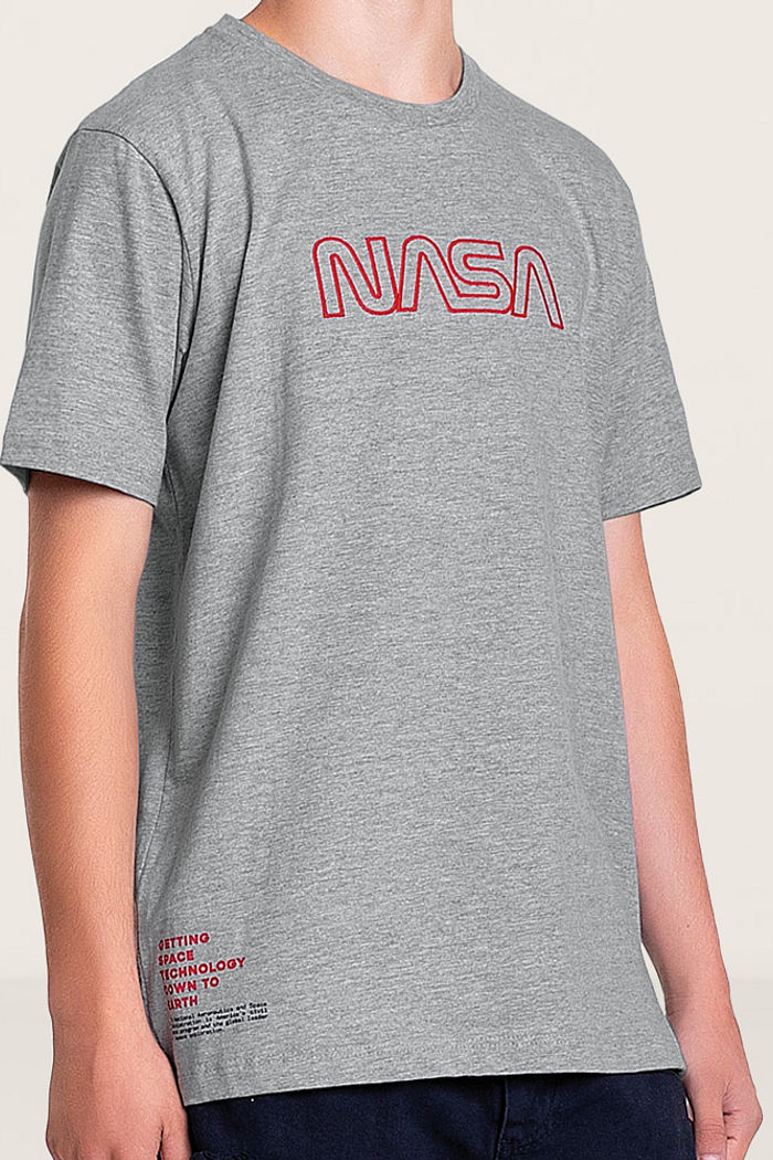 Camiseta em meia malha com estampa nasa