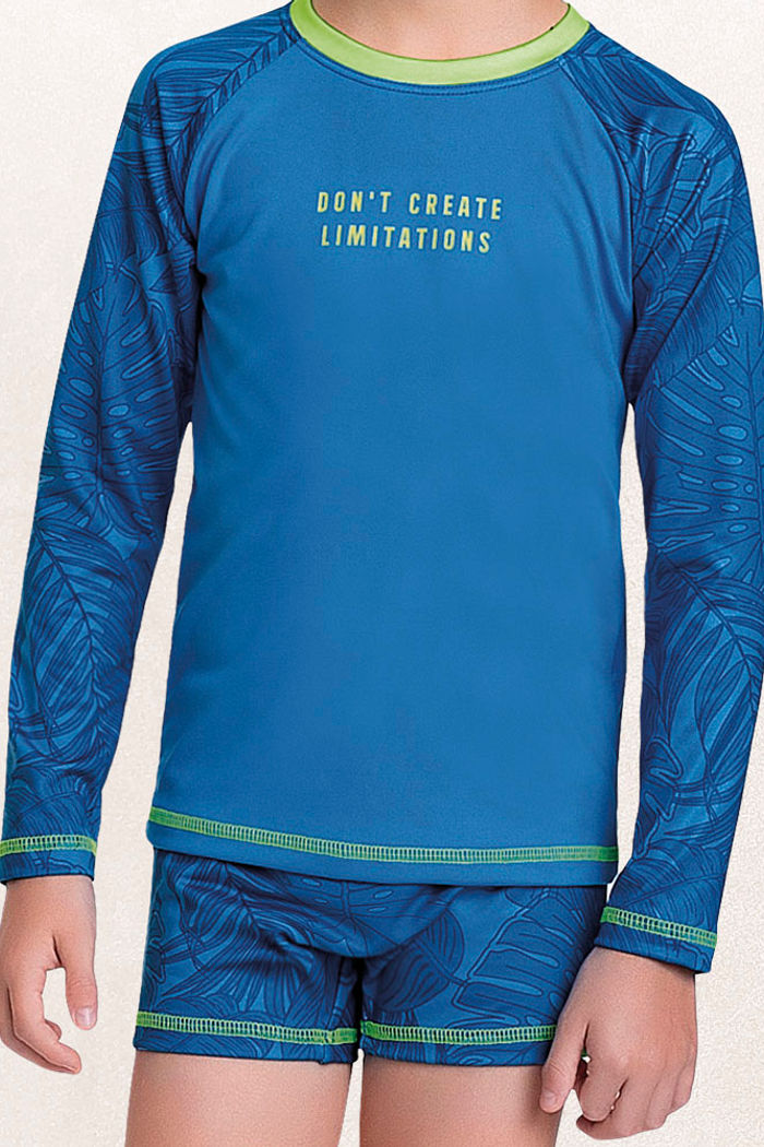 Conjunto camiseta manga longa e sunga praia tropical