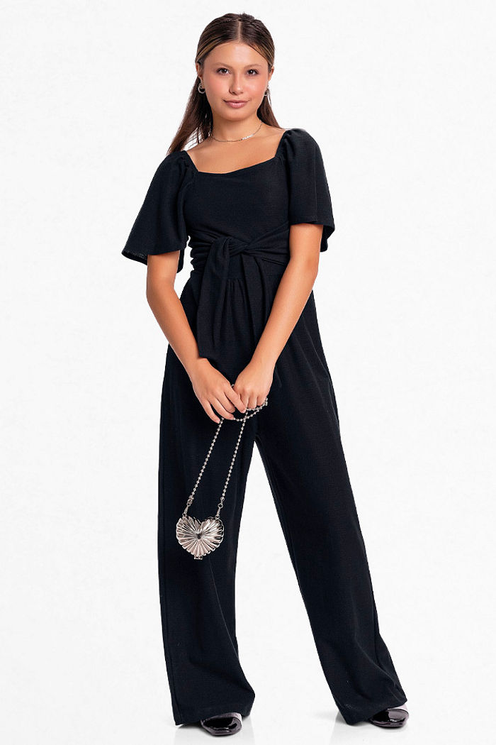 Macacão em malha florence com lastex e faixa de amarração