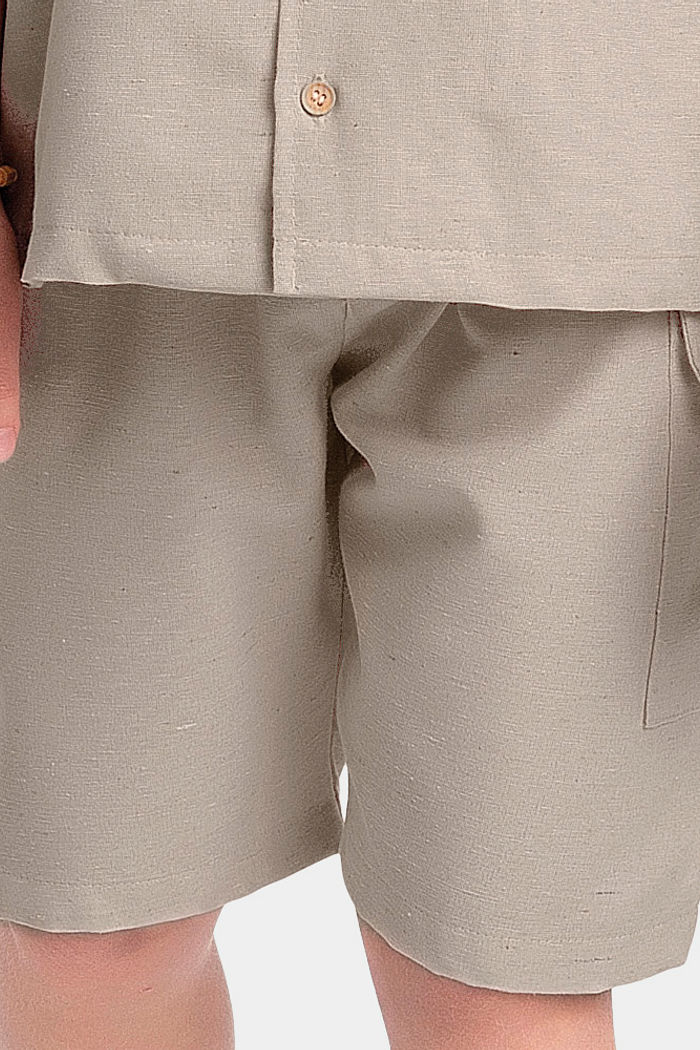 Conjunto camisa e bermuda com bolso em tecido ecotex