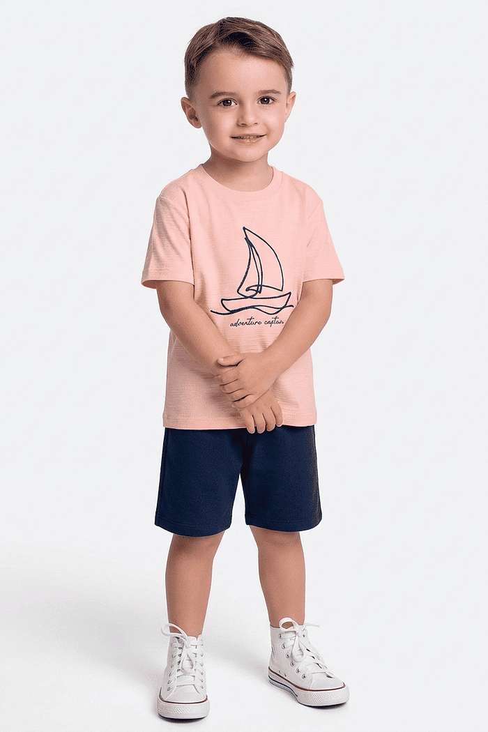 Conjunto camiseta bordada de barco à vela em malha flamê e bermuda moletinho