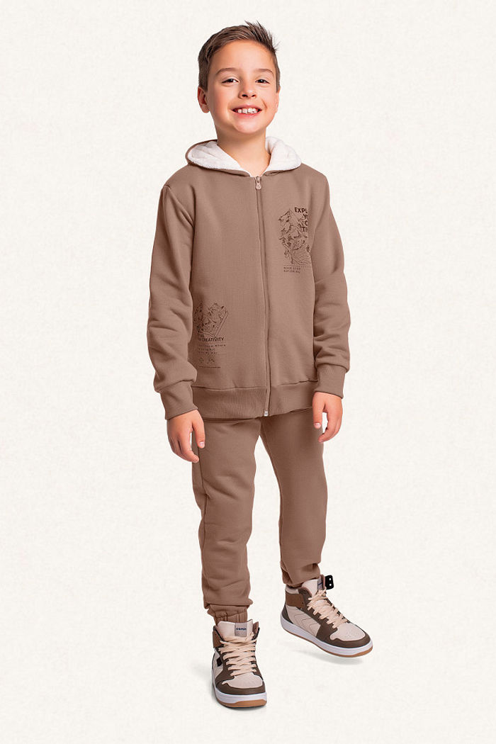 Conjunto jaqueta com capuz e corpo forrado em fleece e calça em moletom