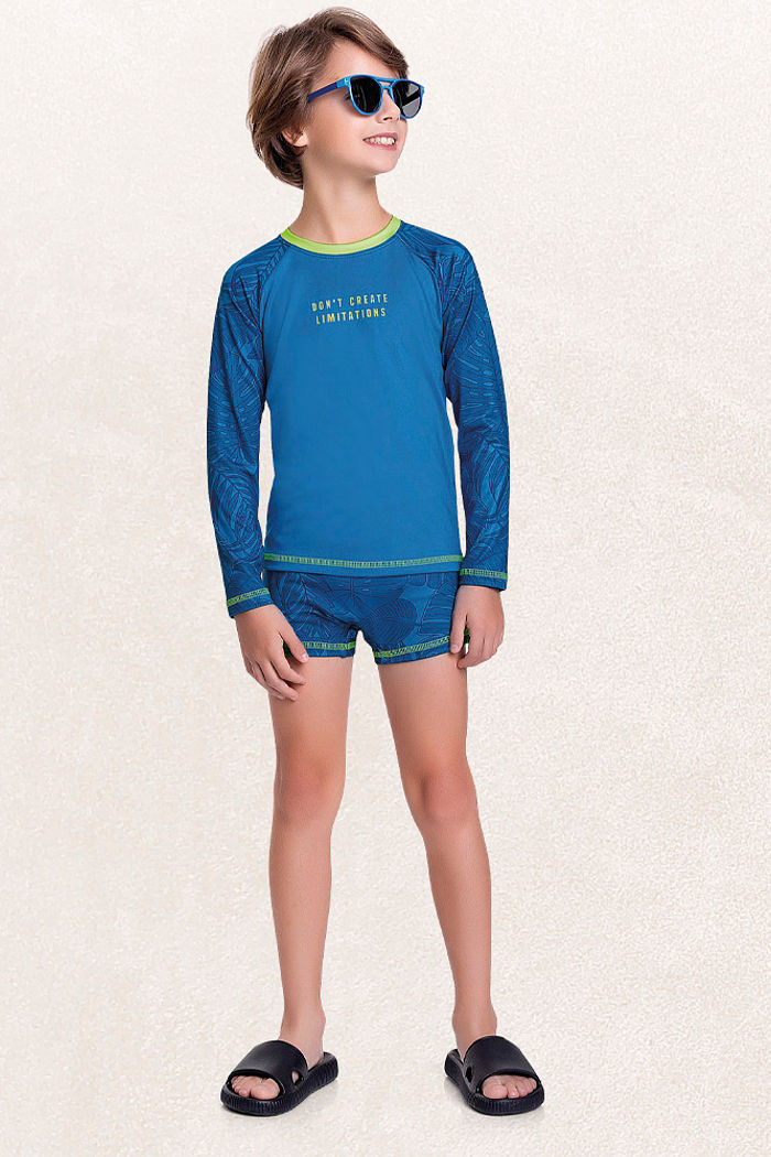 Conjunto camiseta manga longa e sunga praia tropical